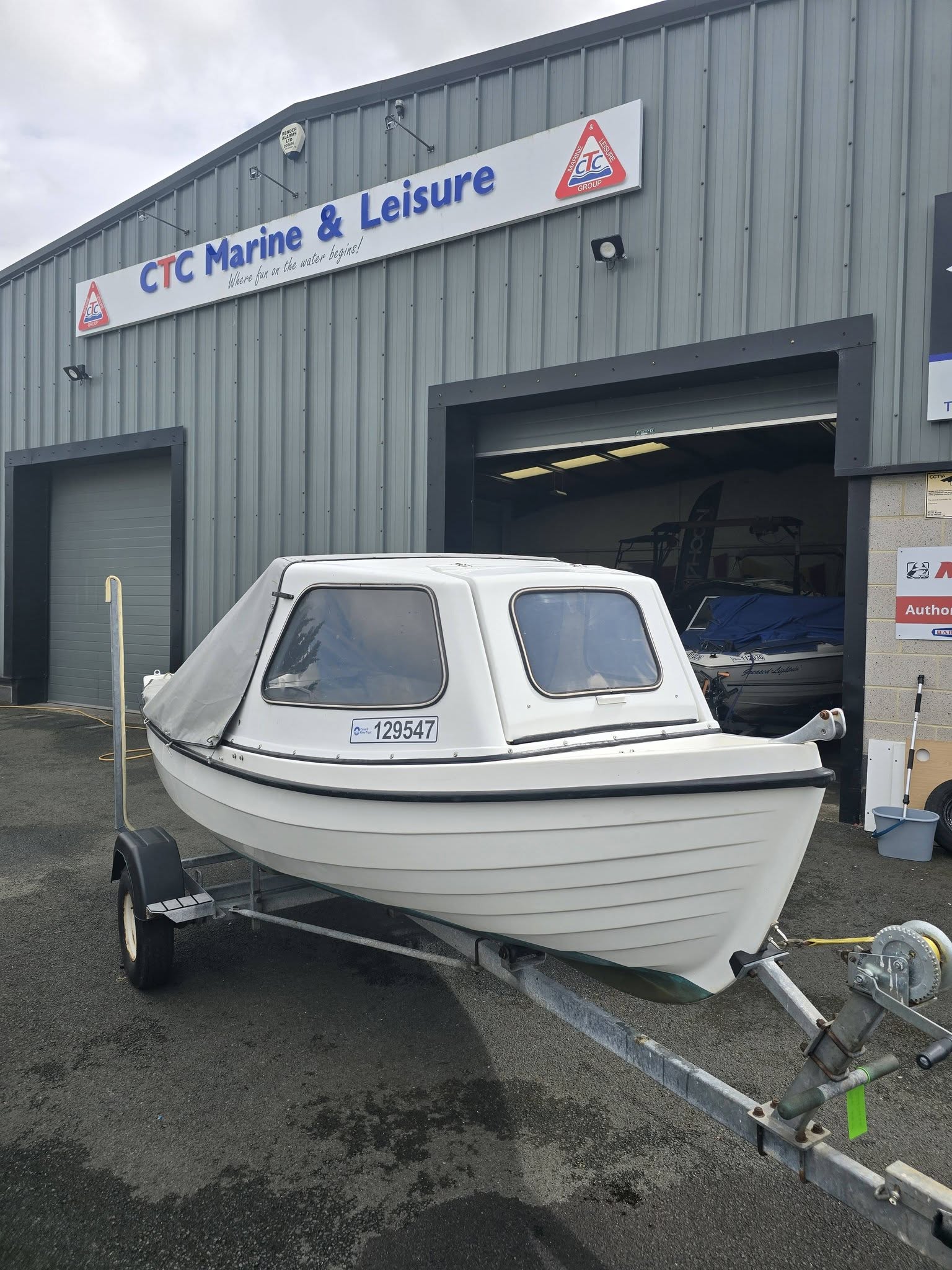 Orkney Spinner 13 on custom Orkney Trailer Orkney Spinner 13 on custom Orkney Trailer - Image 16